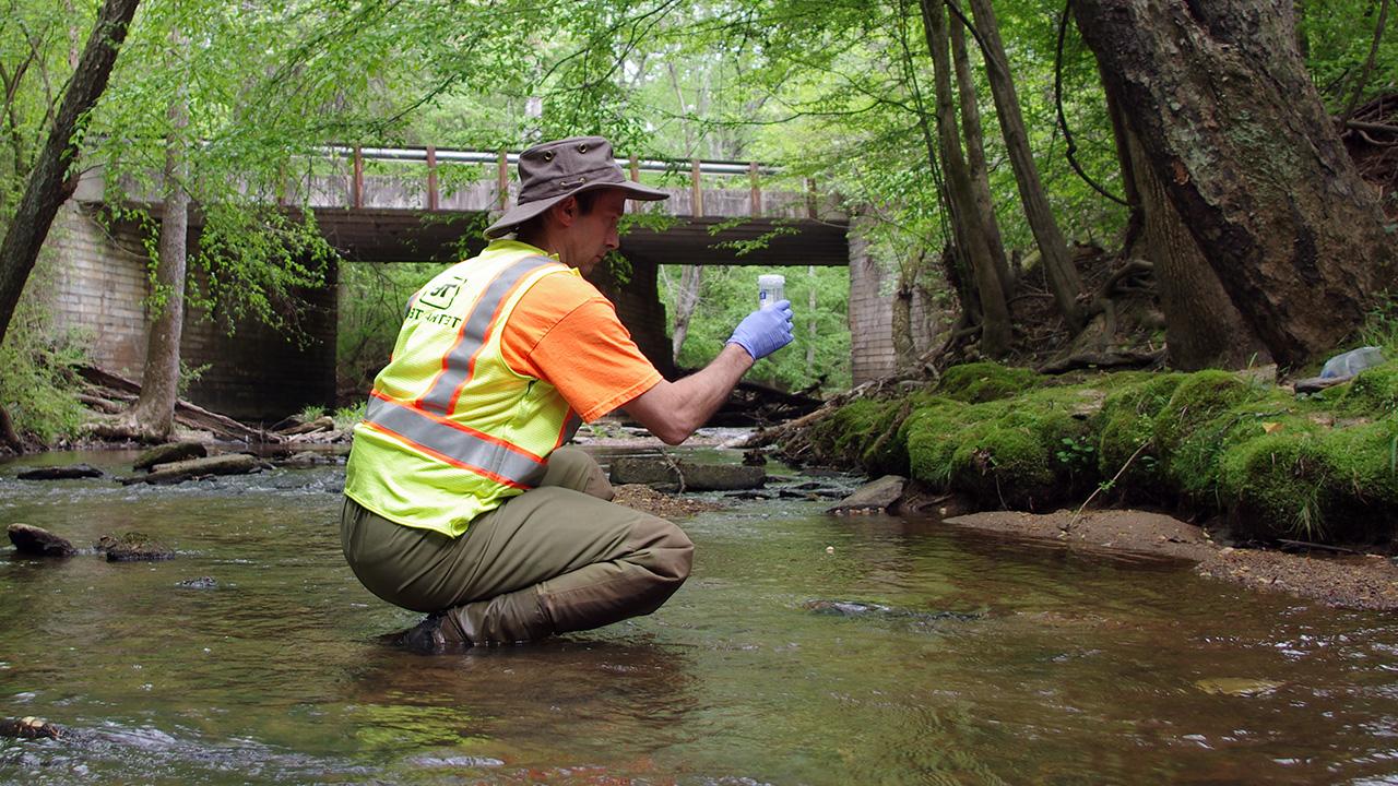 Tetra Tech conducts bacterial tracking to help the City of Alpharetta, Georgia find sources of pollutants to streams